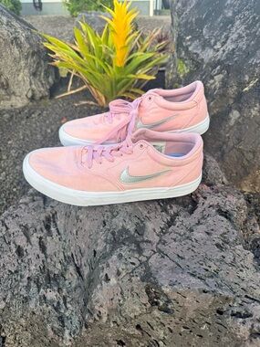 Nike SB Charge Canvas Pink Sneakers Women’s Size 11 Skate Shoes